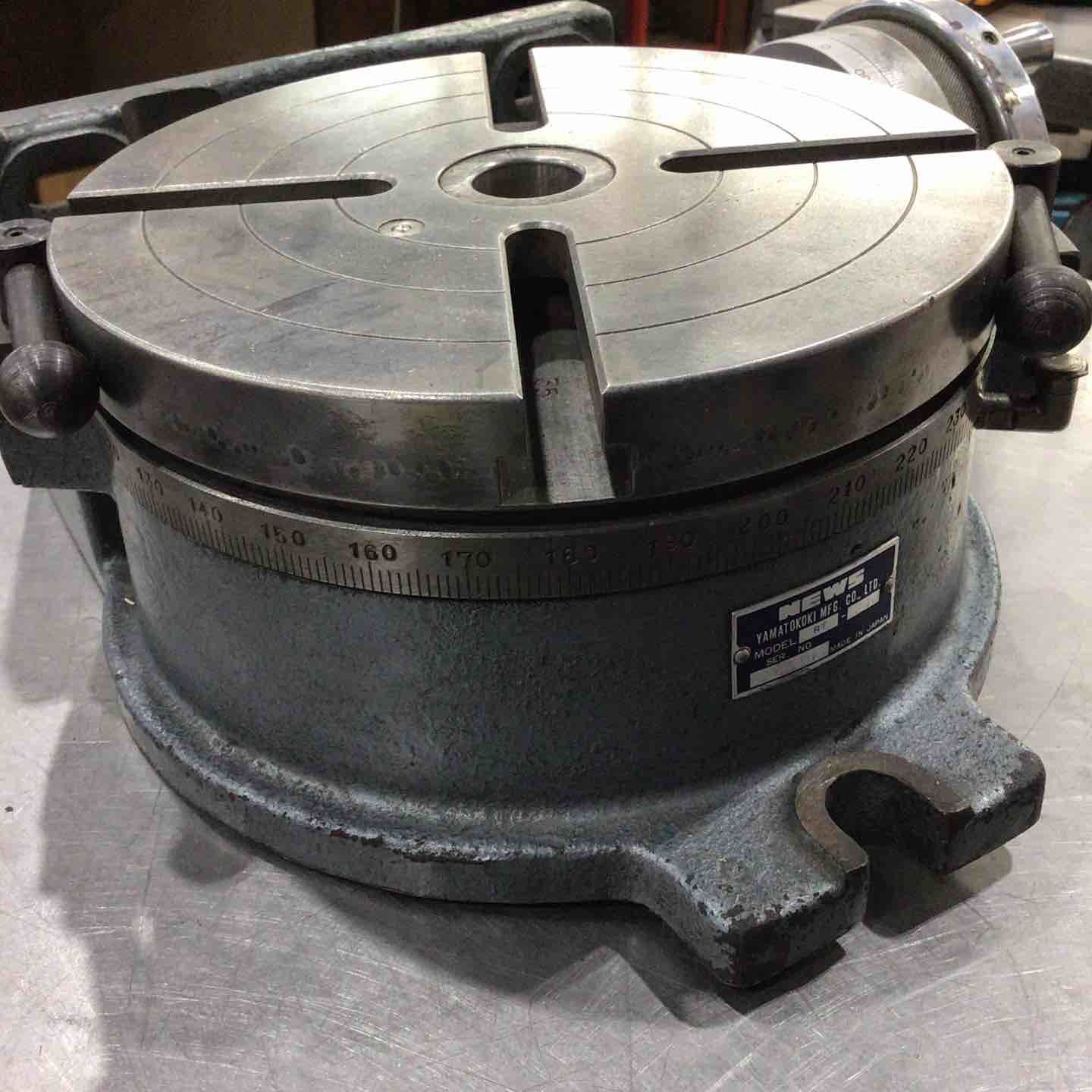 NEWS 大和工機 縦横兼用ロータリーテーブル RT-200 200mm サーキュラー 