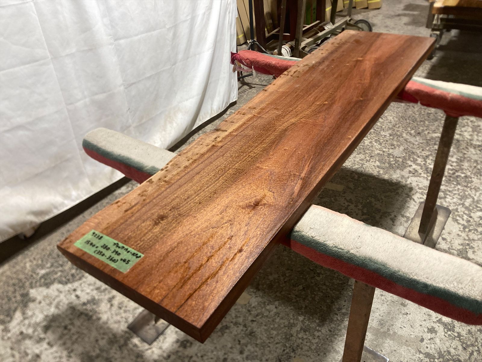 ブラックウォールナット9238 一枚板無垢 乾燥材 1540ｘ380-390ｘ45mm カウンター センターテーブル ダイニングテーブル MARWIL-DEMENAGEMENTS_CH