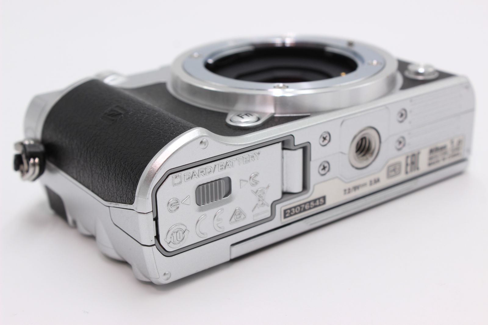 NIKON 1 J5 SILVER ダブルレンズキット ケース microSD付 Nikon NIKON 1 J5 SILVER ダブルレンズキット ケース microSD付 Nikon