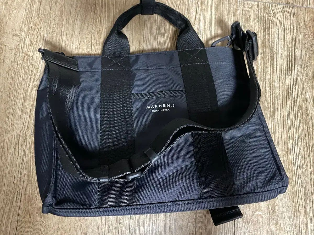 印伝巾着袋 印傳屋上原勇七 INDEN-YA No.3004合切袋 009爪唐草 黒地白