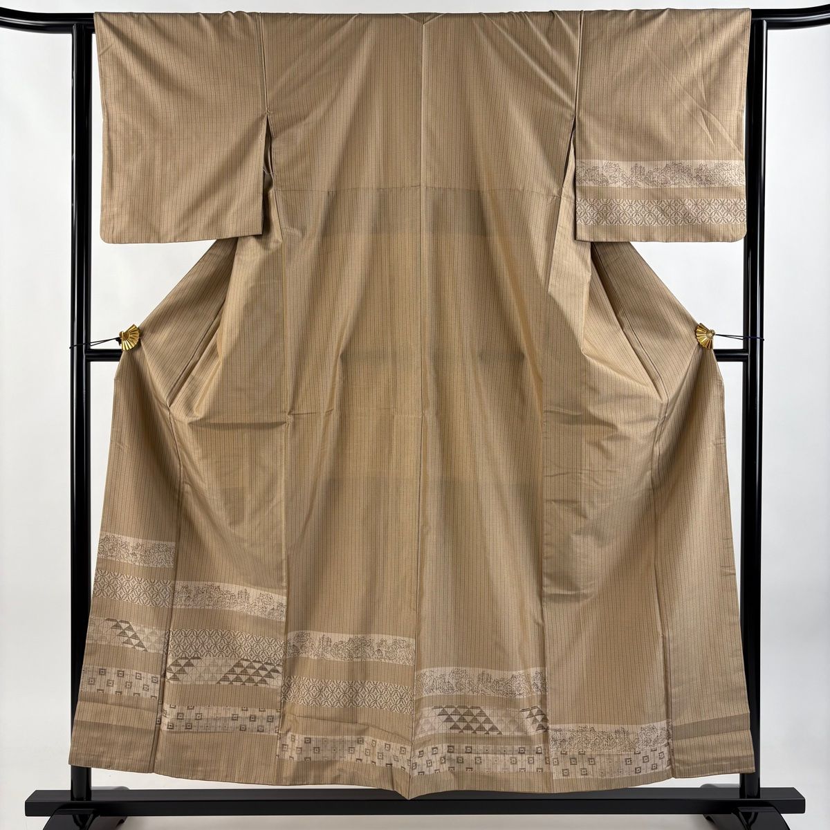 付下げ 身丈156cm 裄丈63cm S 袷 大島紬地 屋久杉染 証紙 縞模様 鱗文 薄茶色 正絹