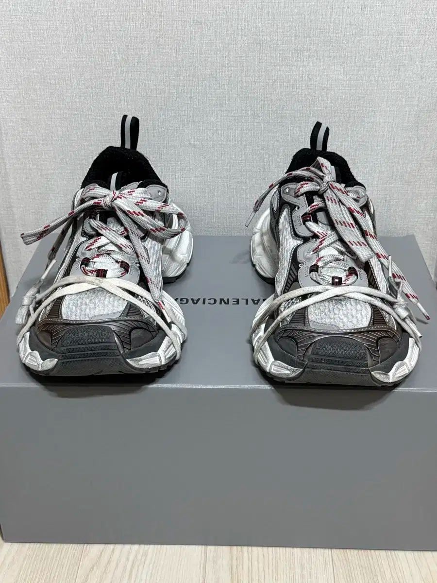 【雷市場（ポンジャン）商品韓国直送】 （ 42 ） BALENCIAGA(バレンシアガ) 3xl グレー レッド 白 デパート