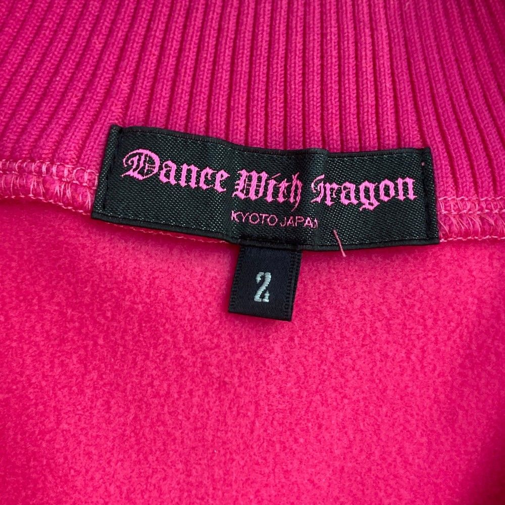 サイズ：2 DANCE WITH DRAGON ダンスウィズドラゴン  起毛 ハーフジップ長袖Tシャツ  ピンク系 [240001219431] ゴルフウェア レディース ストスト サイズ：2 DANCE WITH DRAGON ダンスウィズドラゴン 起毛 ハーフ