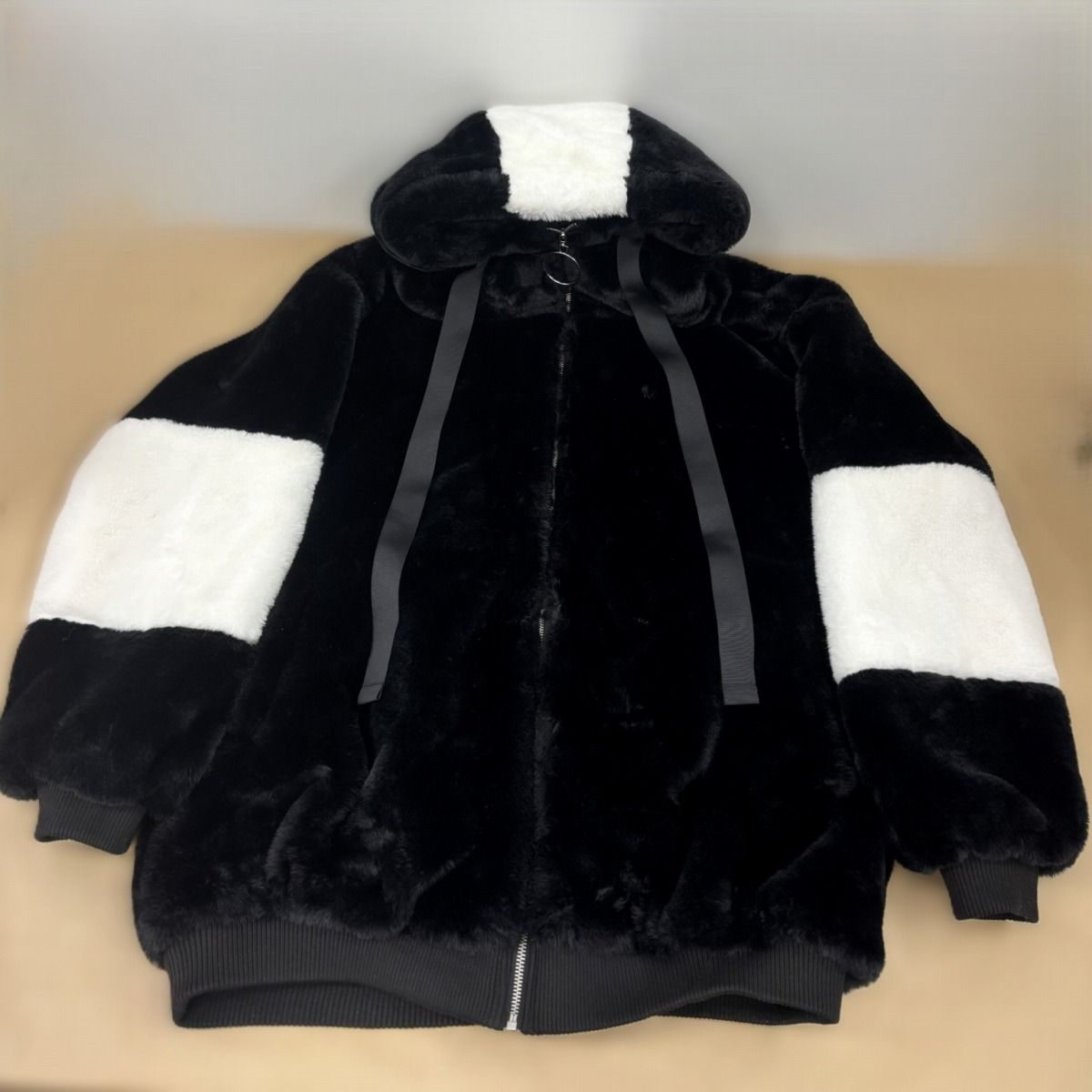 Drip logo faux fur hoodie トラバストウキョーアウター TRAVAS TOKYO（トラバス トウキョウ）の「『TRAVAS TOKYO