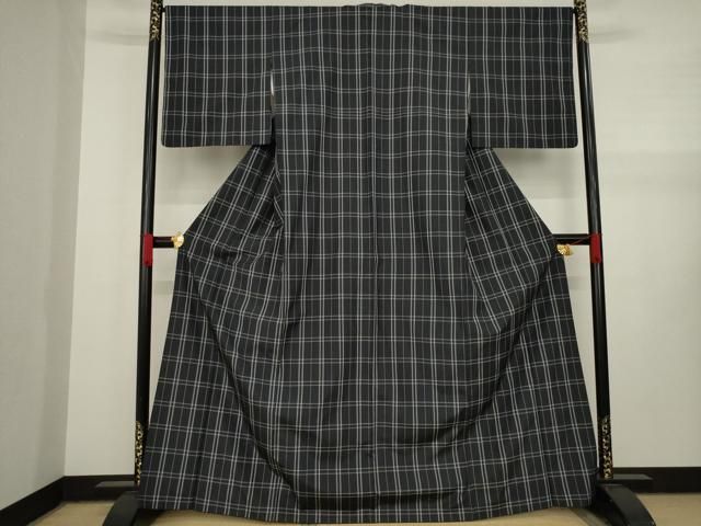 平和屋着物●上質な紬　格子　黒地　正絹　逸品　AAAY4703ck 平和屋着物○上質な紬 格子 黒地 正絹 逸品 AAAY4703ck - メルカリ