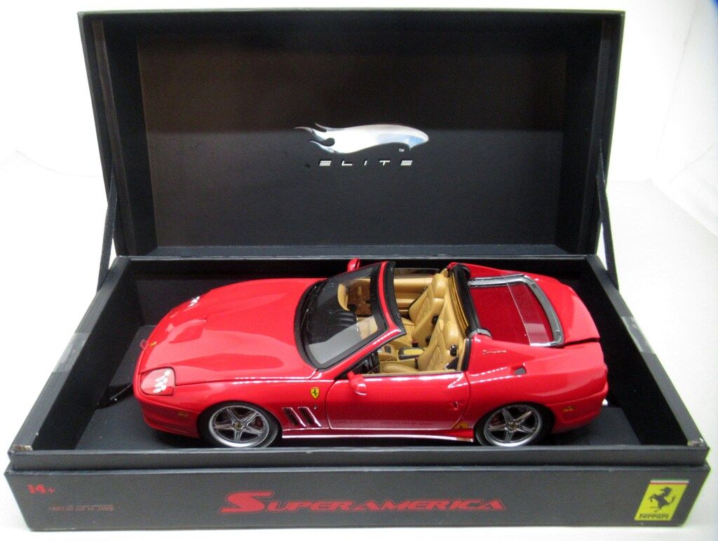 1|18 HOTWHEELS