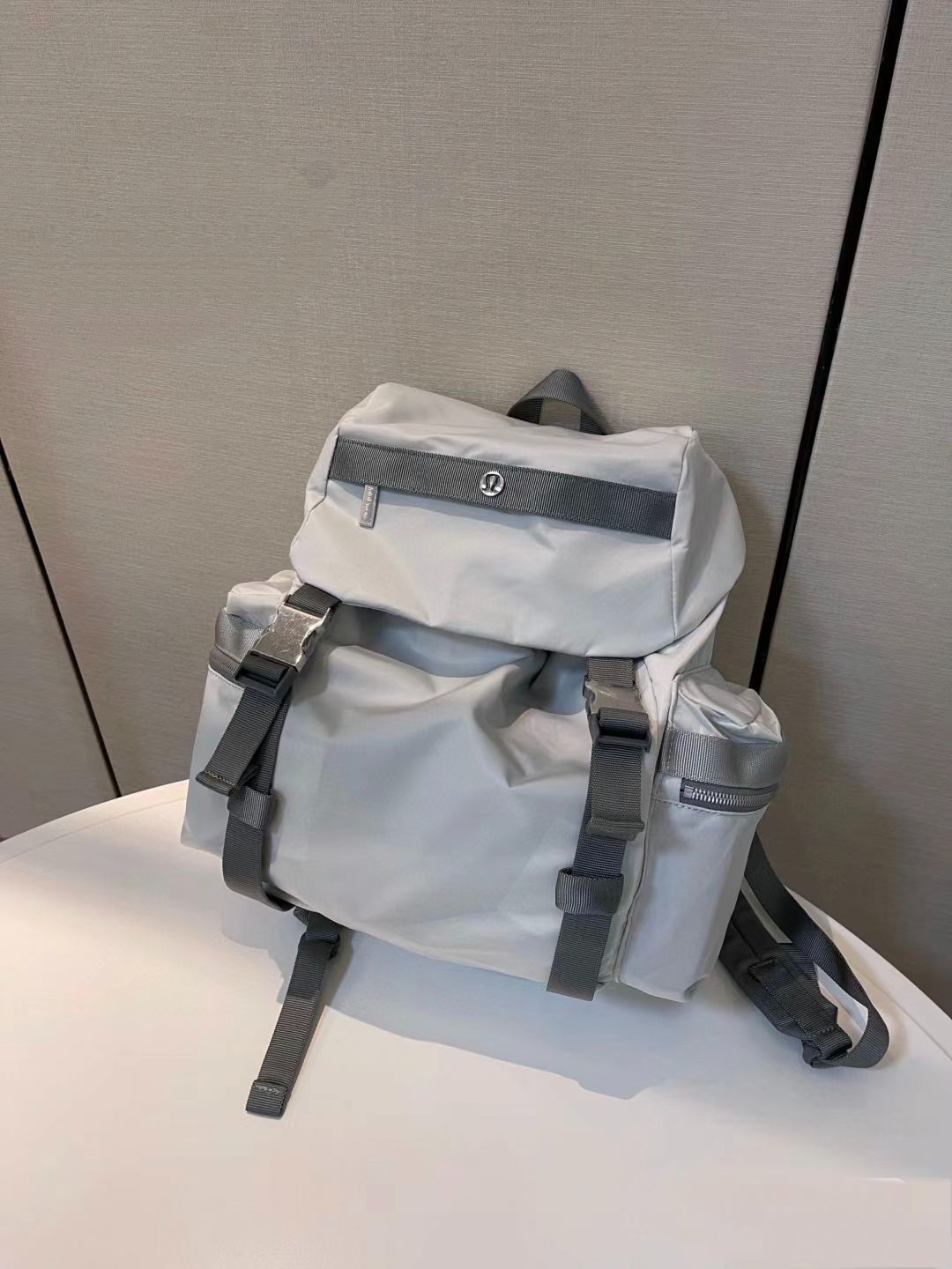 新品未使用タグ付き人気ルルレモンバックパックリュック男女兼用lululemon Wunderlust Backpack