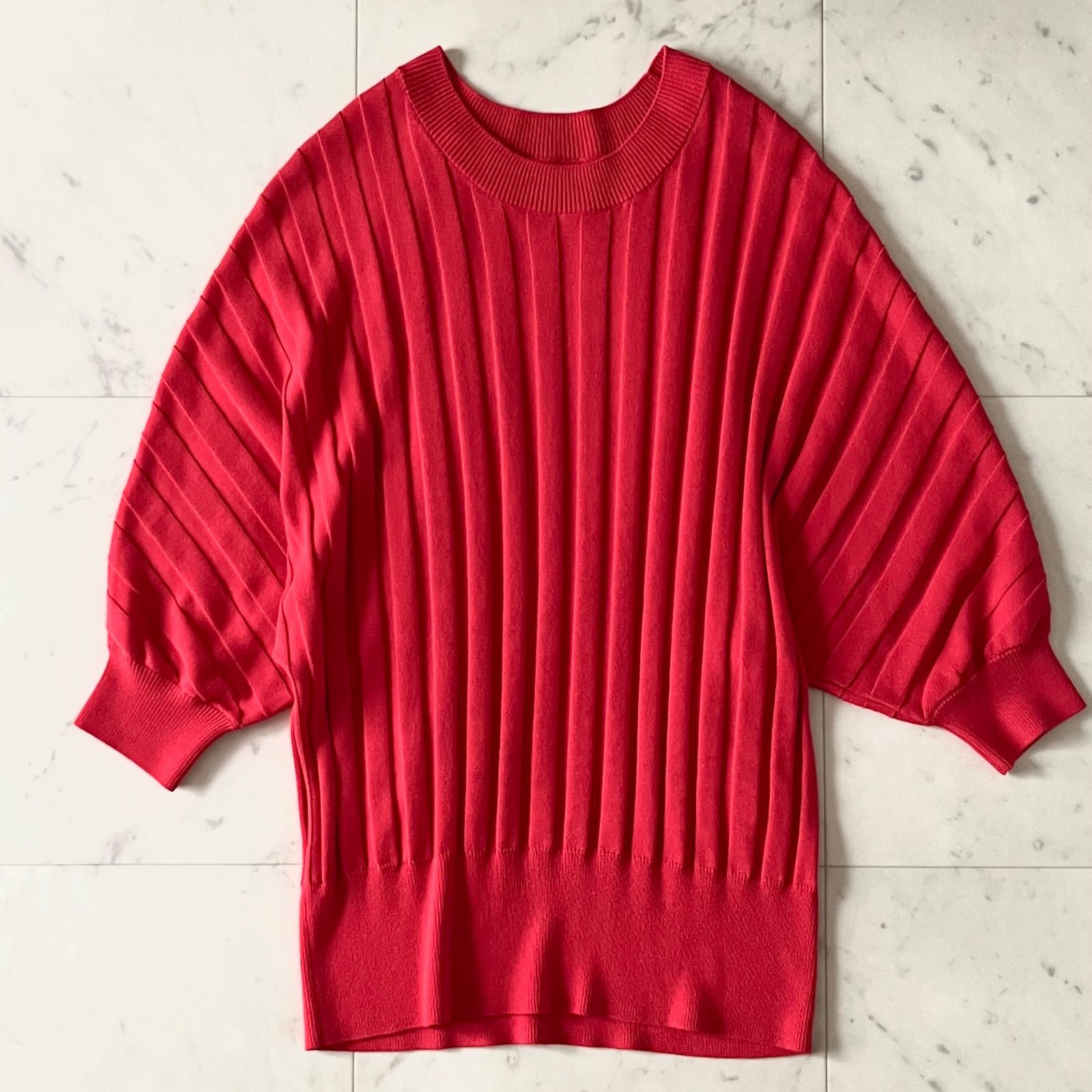 ショップフォローで500円割引クーポン ||ADORE アドーア ドルマンスリーブリブニット 38 レッド赤系 レーヨンコットン 8分袖 クルーネック トップス レディース