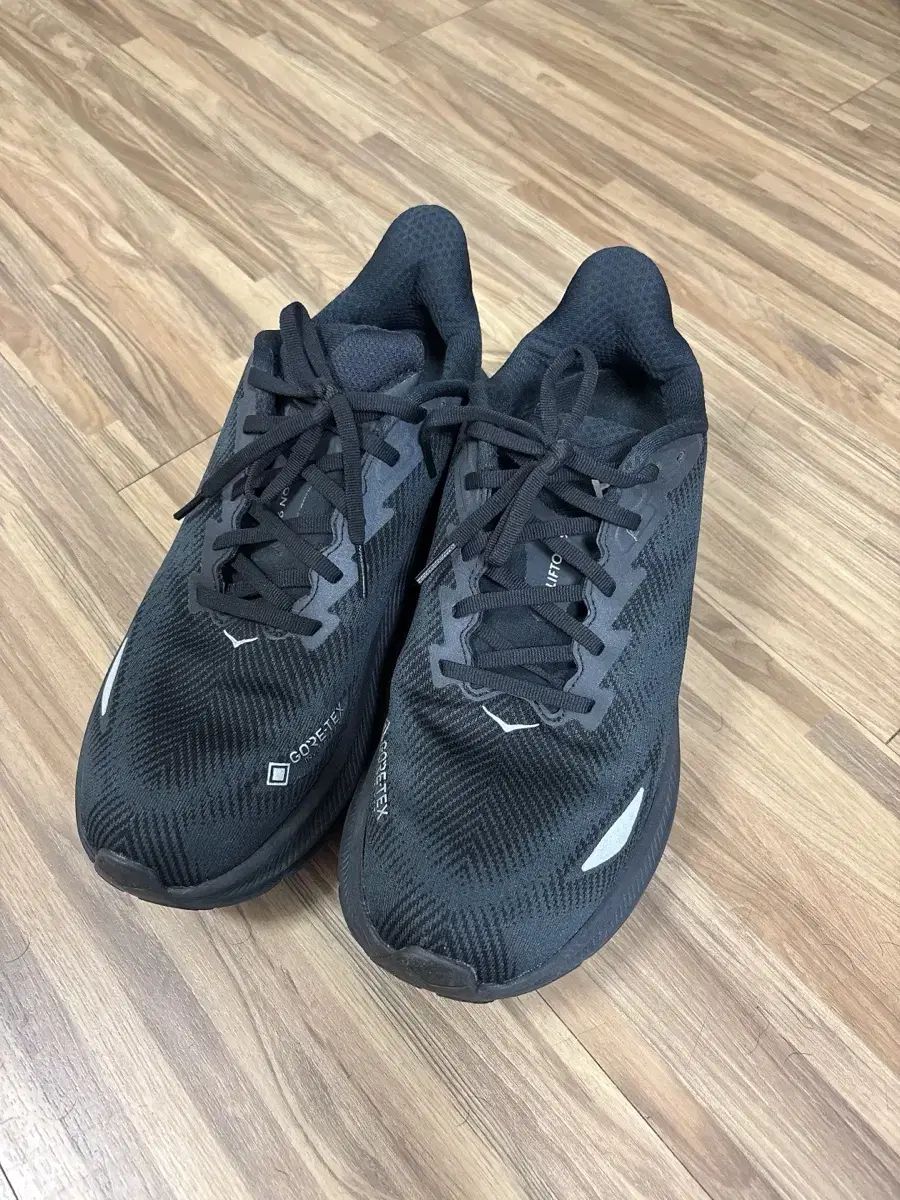HOKA ONE ONE ホカオネオネ クリフトン 9 GORE-TEX ゴアテックス 黒 275