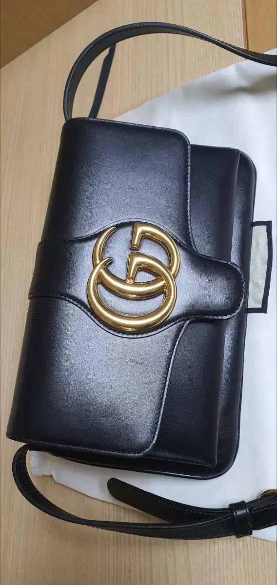 グッチ アリー