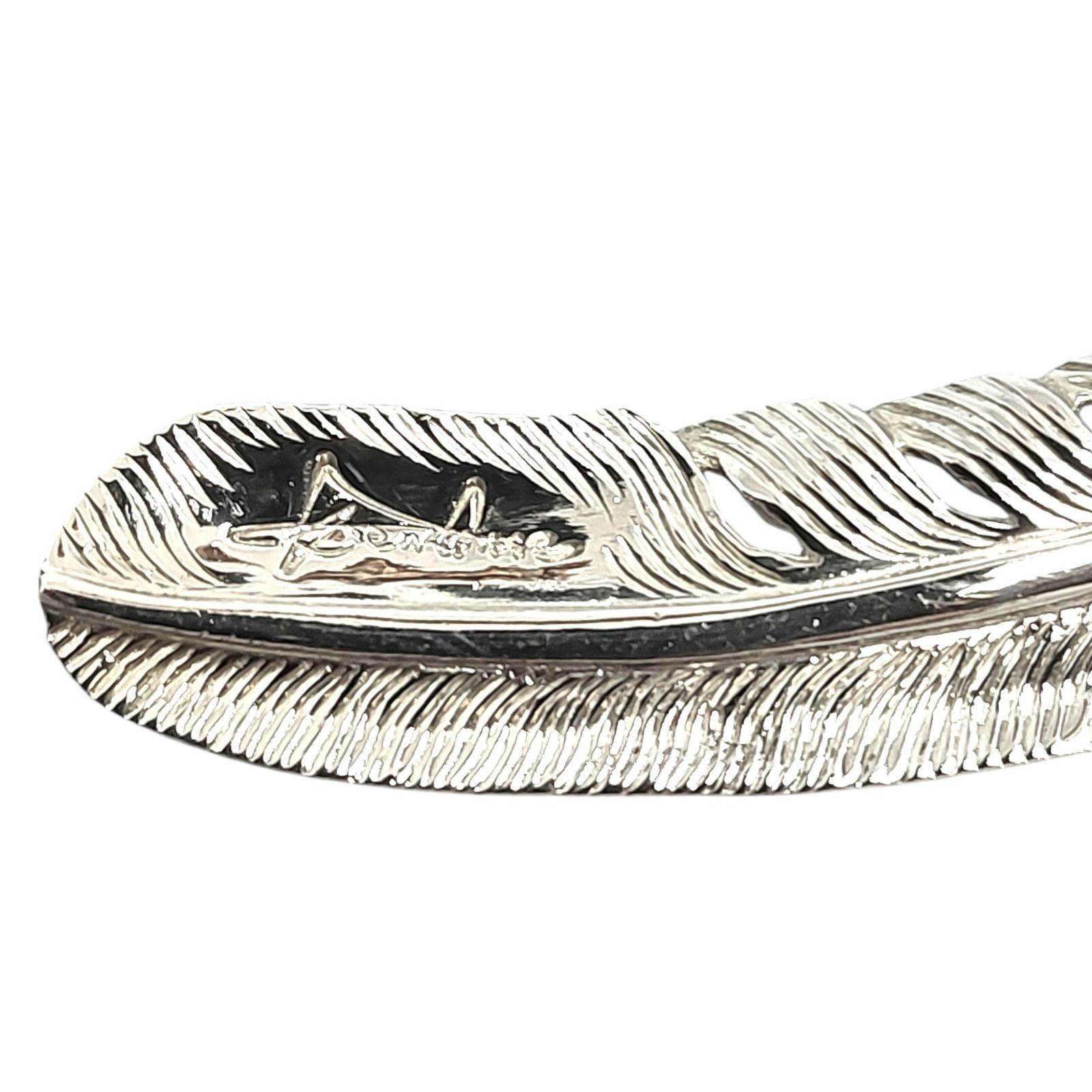 Kenshiro ケンシロウ 和彫りフェザーネックレストップ シルバー Kenshiro ケンシロウ 和彫り フェザー ネックレス トップ 左向き