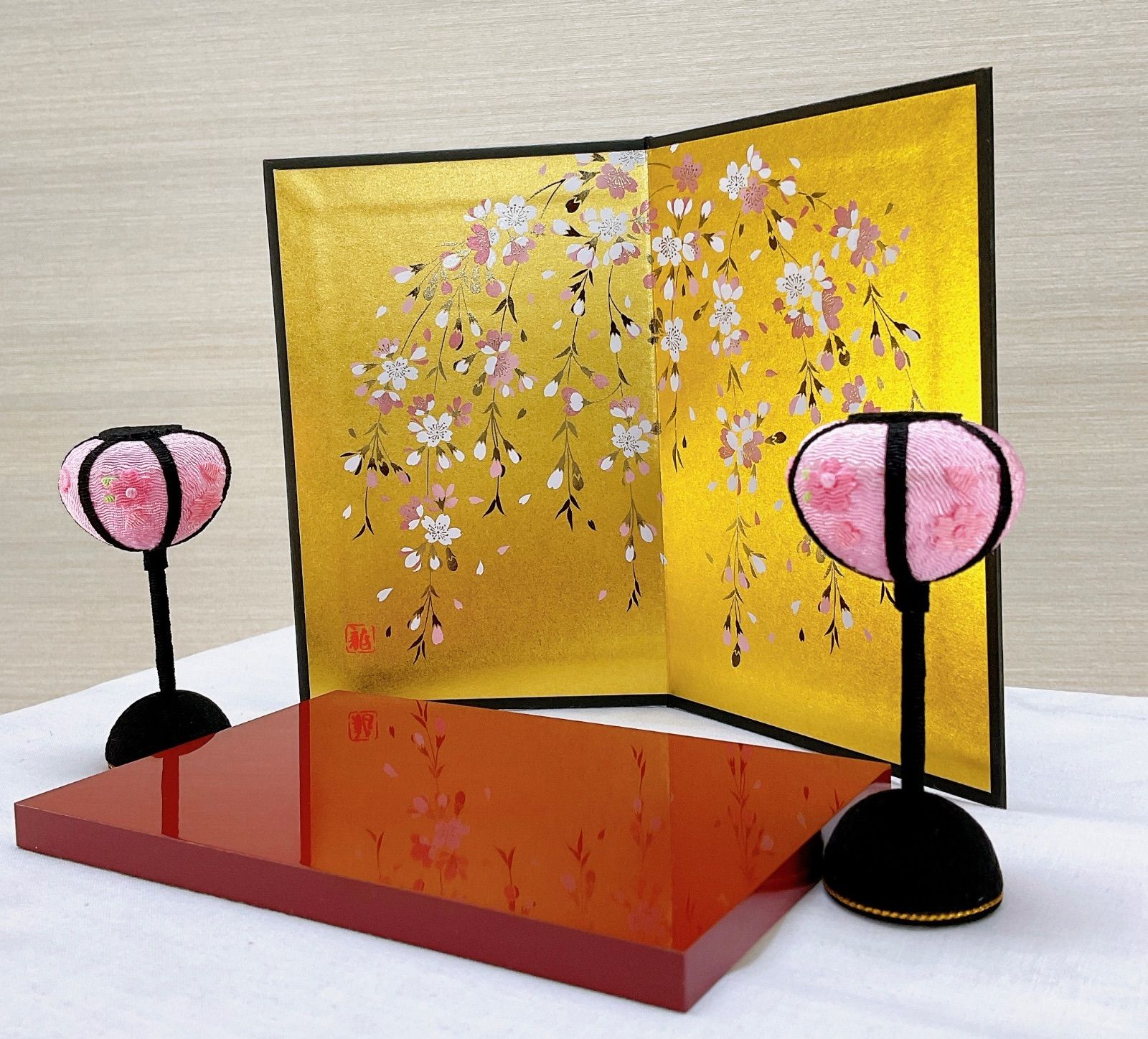 桜祭り桜金屏風 高さ15cm 朱赤塗り台 ぼんぼり一対春飾り