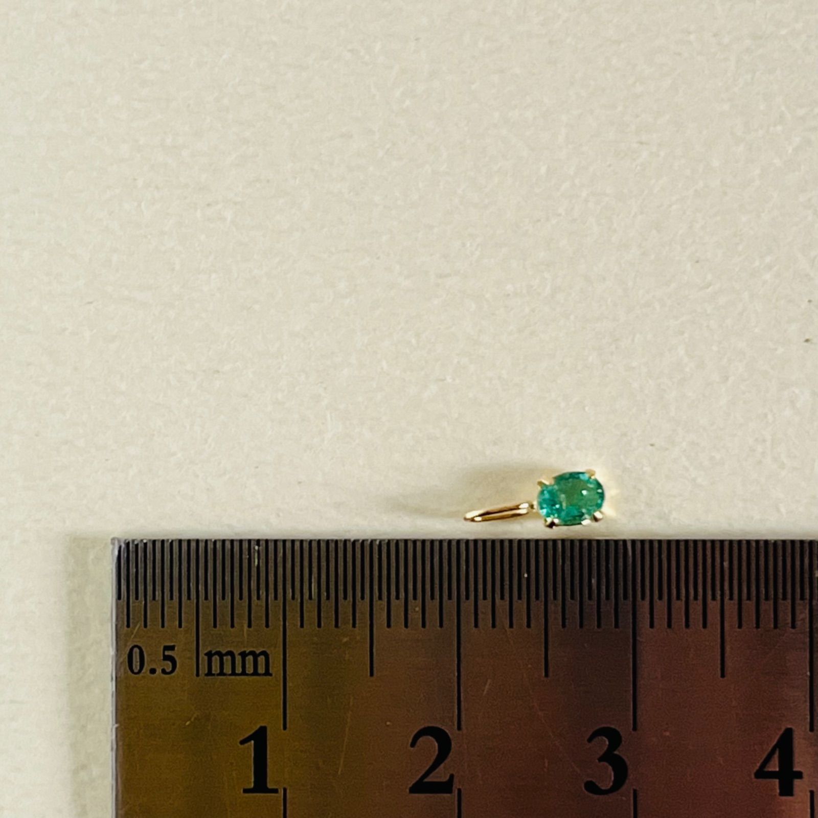 K18 天然石エメラルド ペンダントトップ oval 18金イエロー