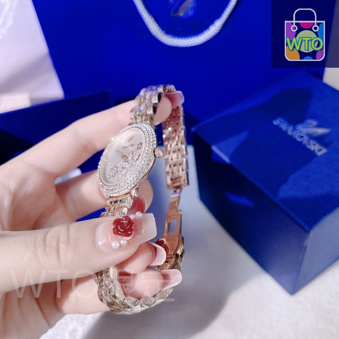 スワロフスキーの腕時計♪限定お値下げ中♡ 今日特価】SWAROVSKI スワロフスキー 時計 シンプルで目立つ