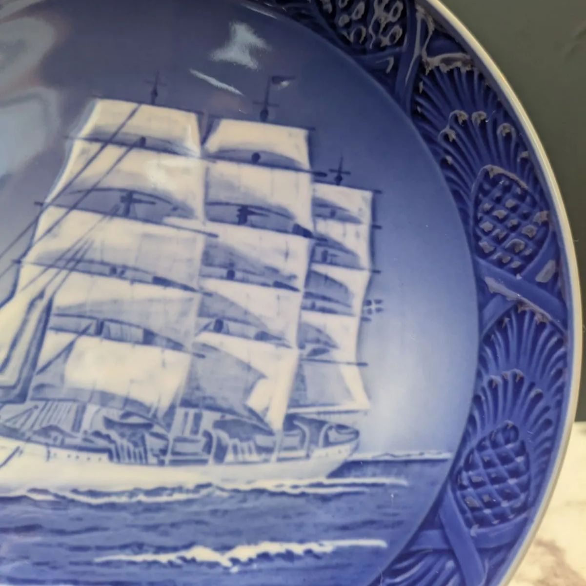 イヤープレート