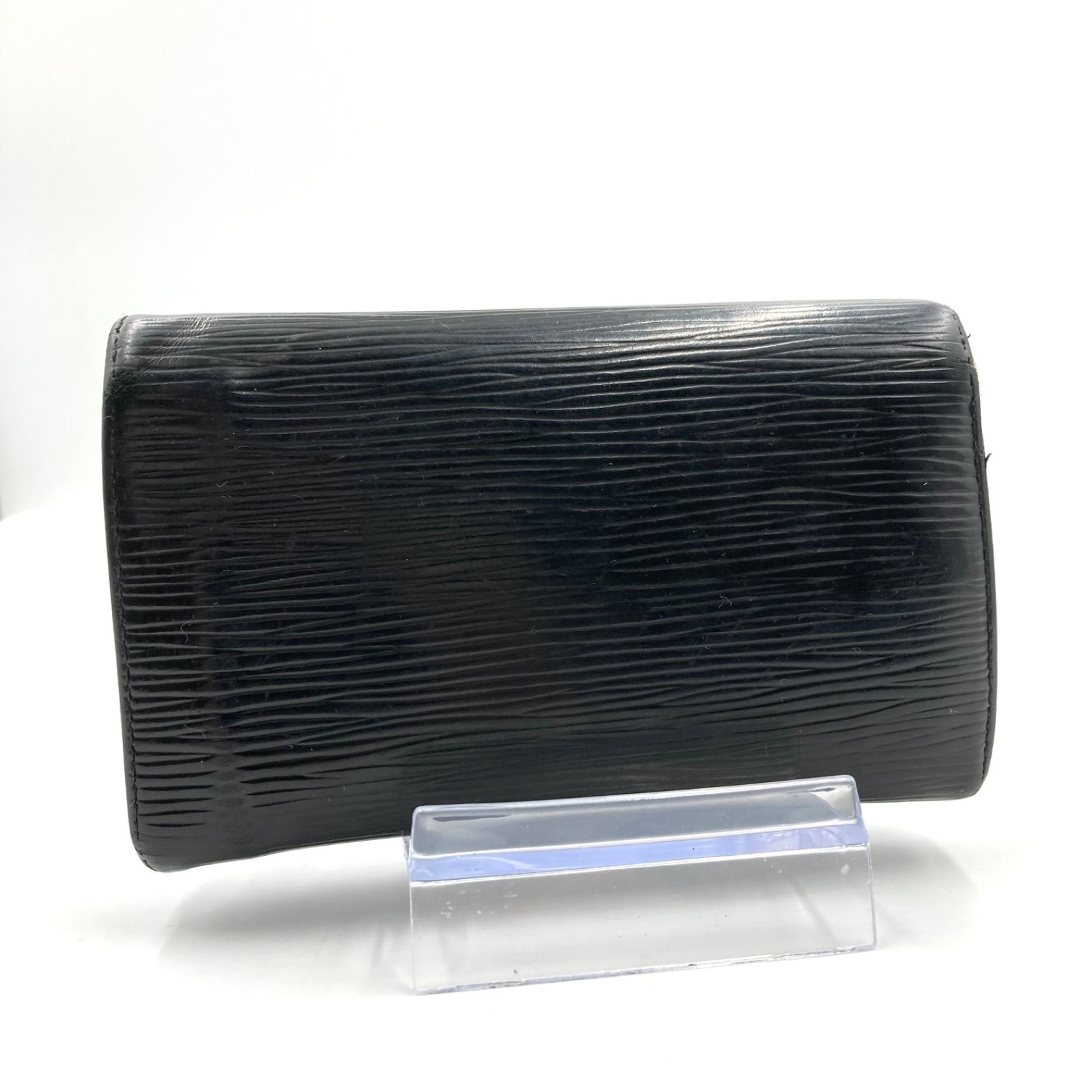 Louis Vuittonルイ・ヴィトン エピ　レザー　三つ折り長財布　黒 LOUIS VUITTON ルイヴィトン エピ 長財布