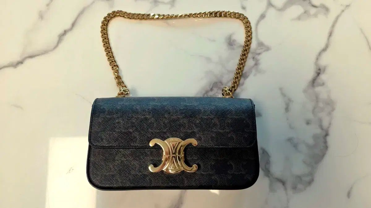 セリーヌ トリオンフ