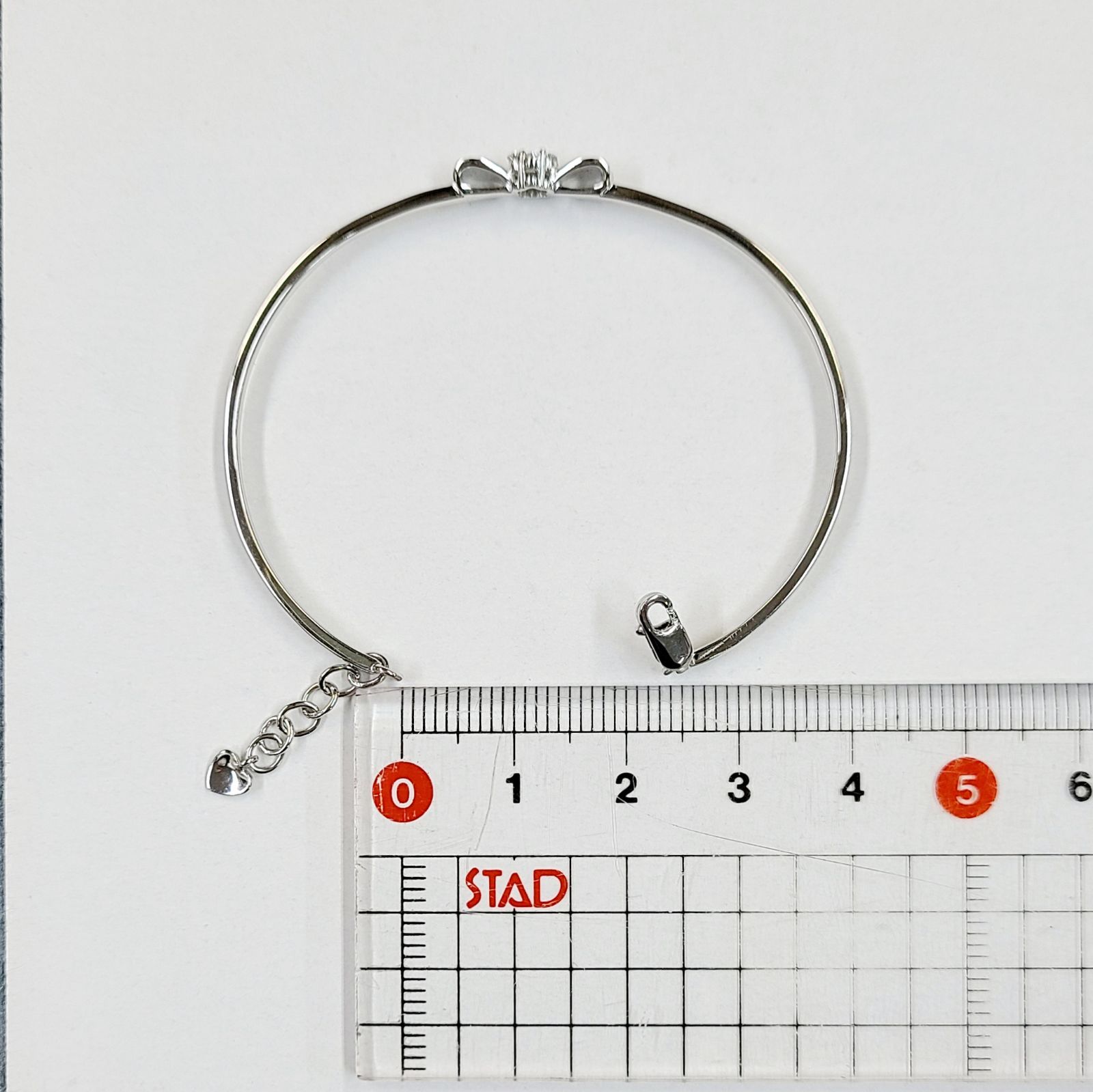 可愛い！リボンモチーフ ダイヤモンド K18 WG ブレスレット バングル