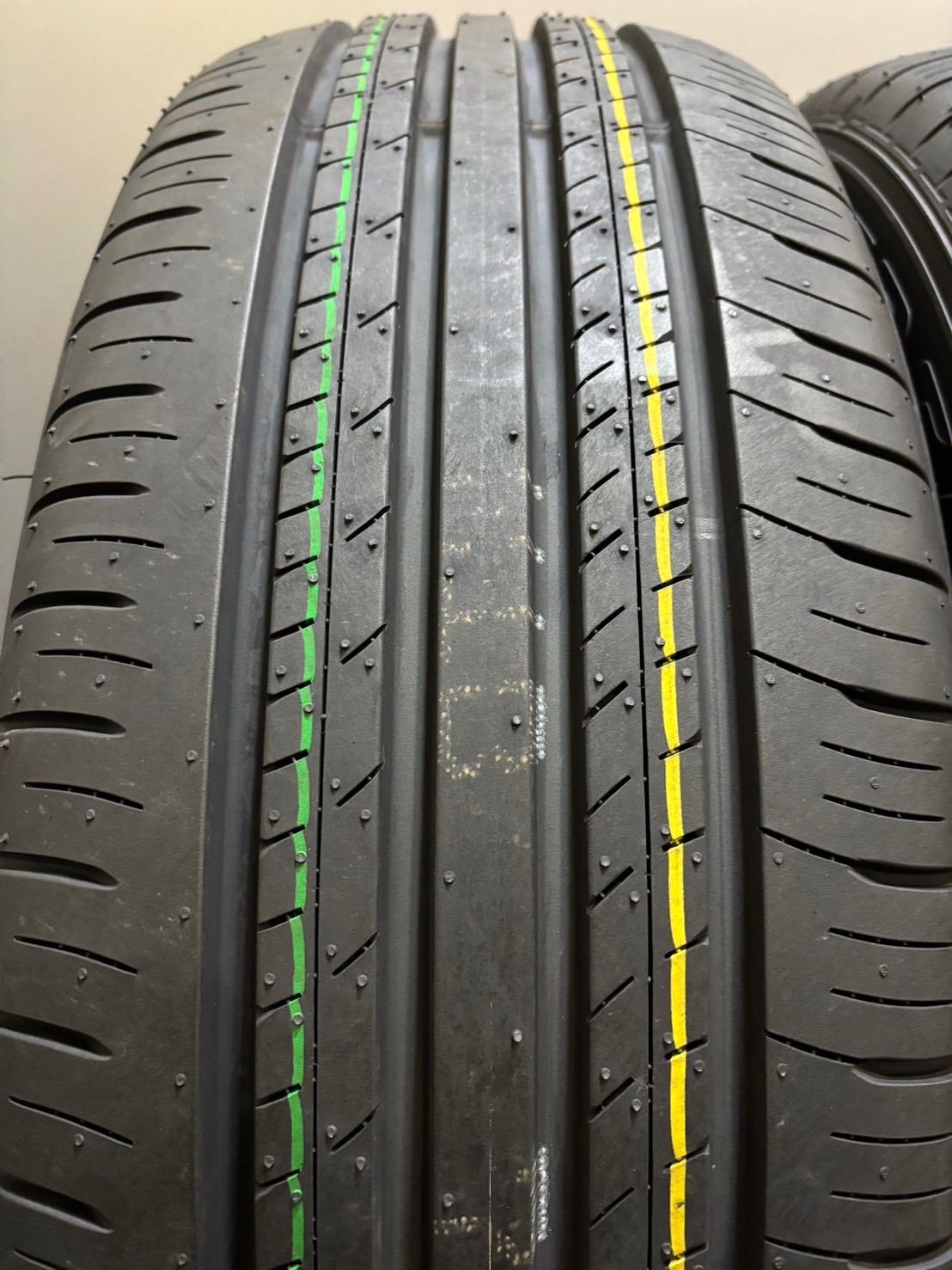 225|60R18 DUNLOP|GRANDTREK