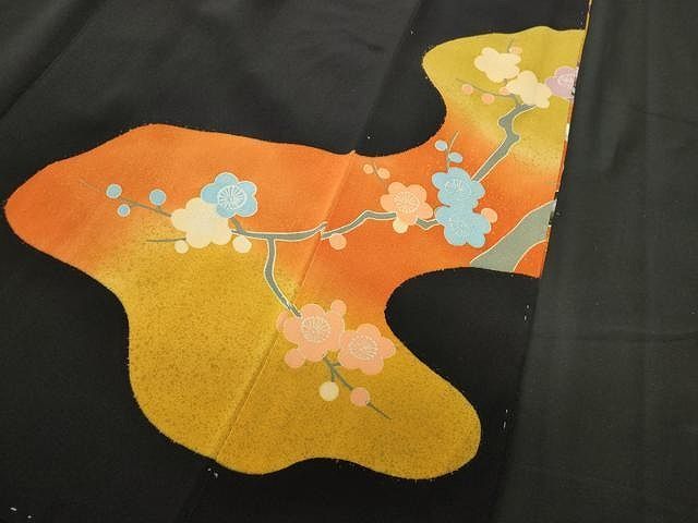【梅】正絹　黒留袖　五つ紋　美品　縮緬　手刺繍　上質　雅　色紙重ね　作家物 平和屋着物□豪華黒留袖 駒刺繍 地紙枝梅松文 金彩 正絹 逸品