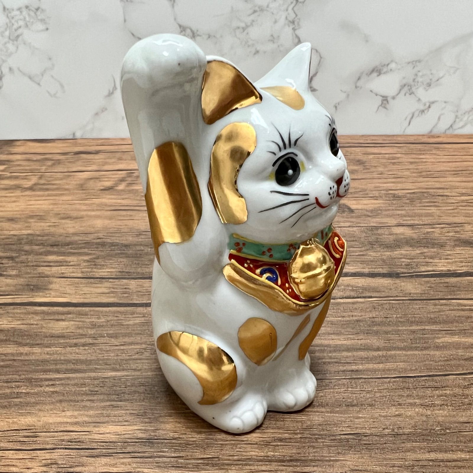 陶器製 九谷焼 招き猫 幸運 金運 受注生産品】九谷焼縁起置物 4号招き猫 盛金青白粒 仲田 錦玉作