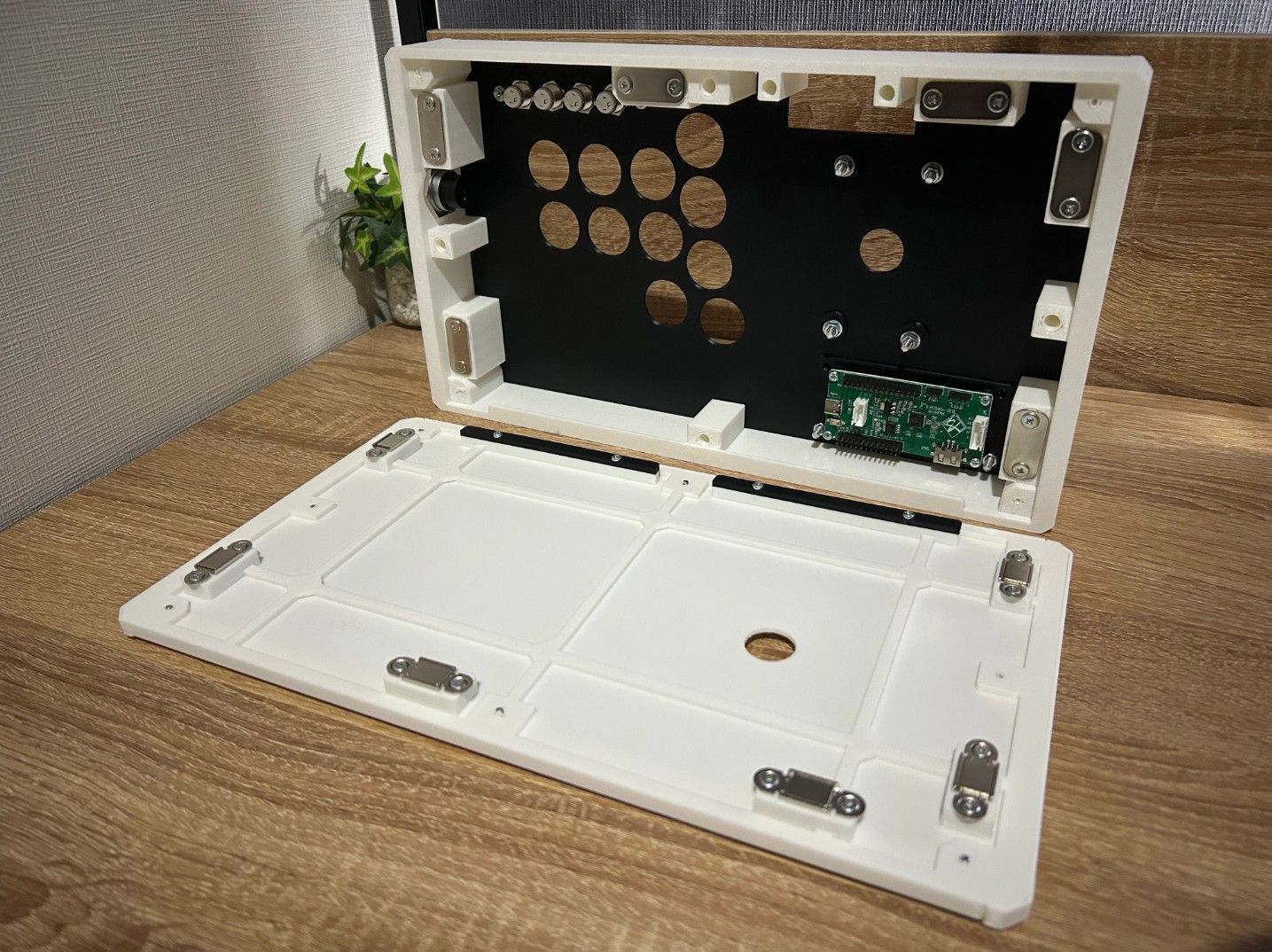 漆黒のブラック?‍⬛|OLED搭載 板マグネット開閉式モデル