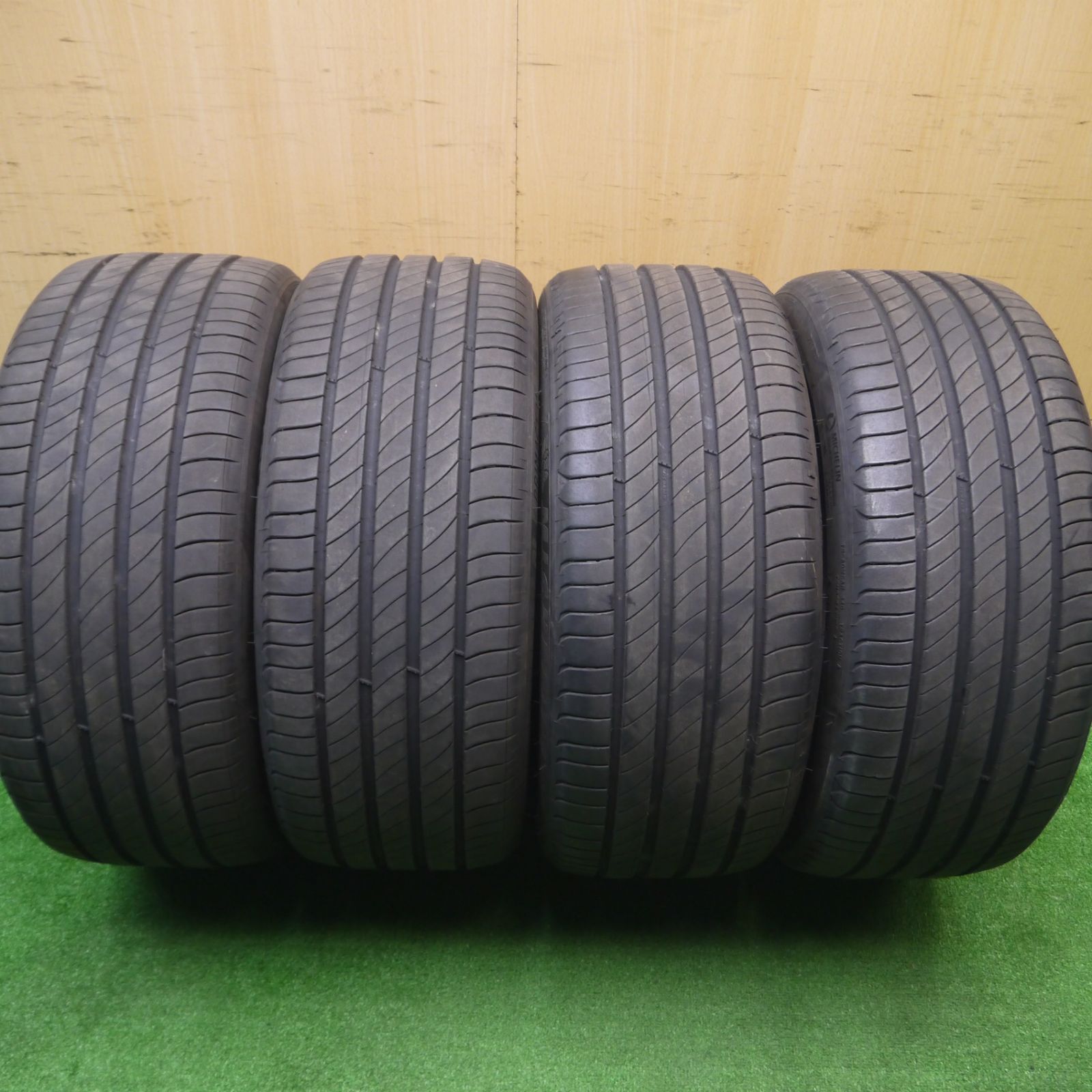 *送料無料* バリ溝！20年！8.5分225/45R18 ミシュラン プライマシー4 タイヤ 18インチ エスティマ クラウン プリウスα ヴェゼル 等4091304Hノタ