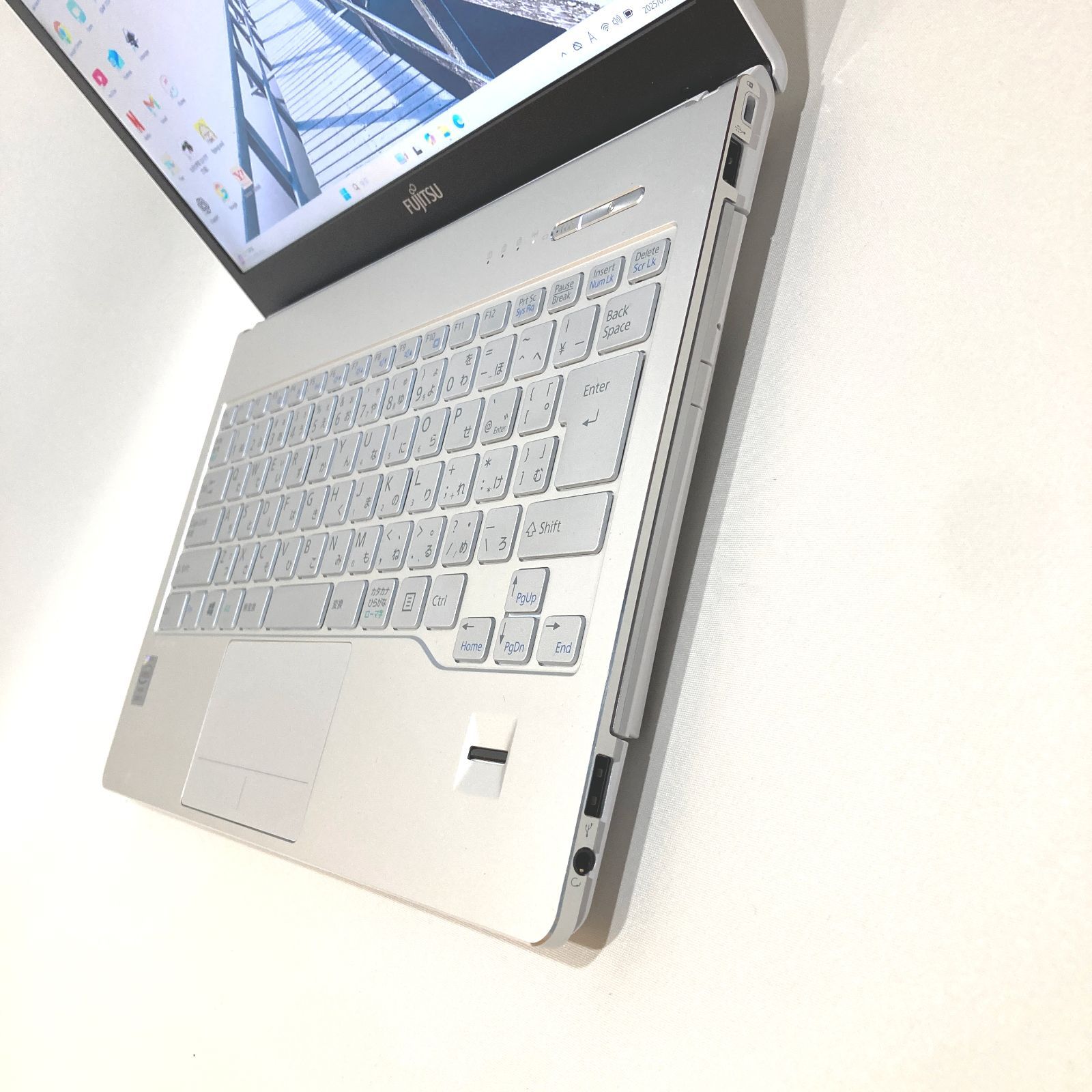 初心者向✨カメラ付・DVD◇シルバー・白◇すぐ使えるノートパソコン◇D303-4 初心者向 カメラ付・DVD シルバー・白 すぐ使えるノートパソコン