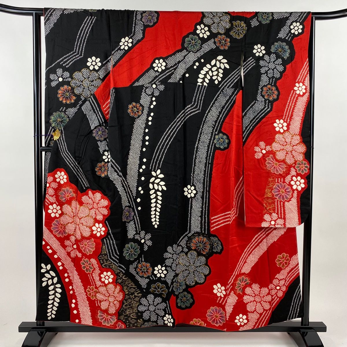 振袖 身丈155cm 裄丈64cm M 袷 菊 流水 金彩 絞り 黒 正絹 名品