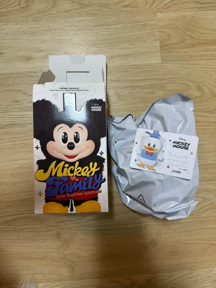 【人気，人気セール】 ビニール未開封 POP MART (ポップマート ) ミッキーマウス ファミリー 毎回 一緒 ドナルドダック キーホルダー人形 その他