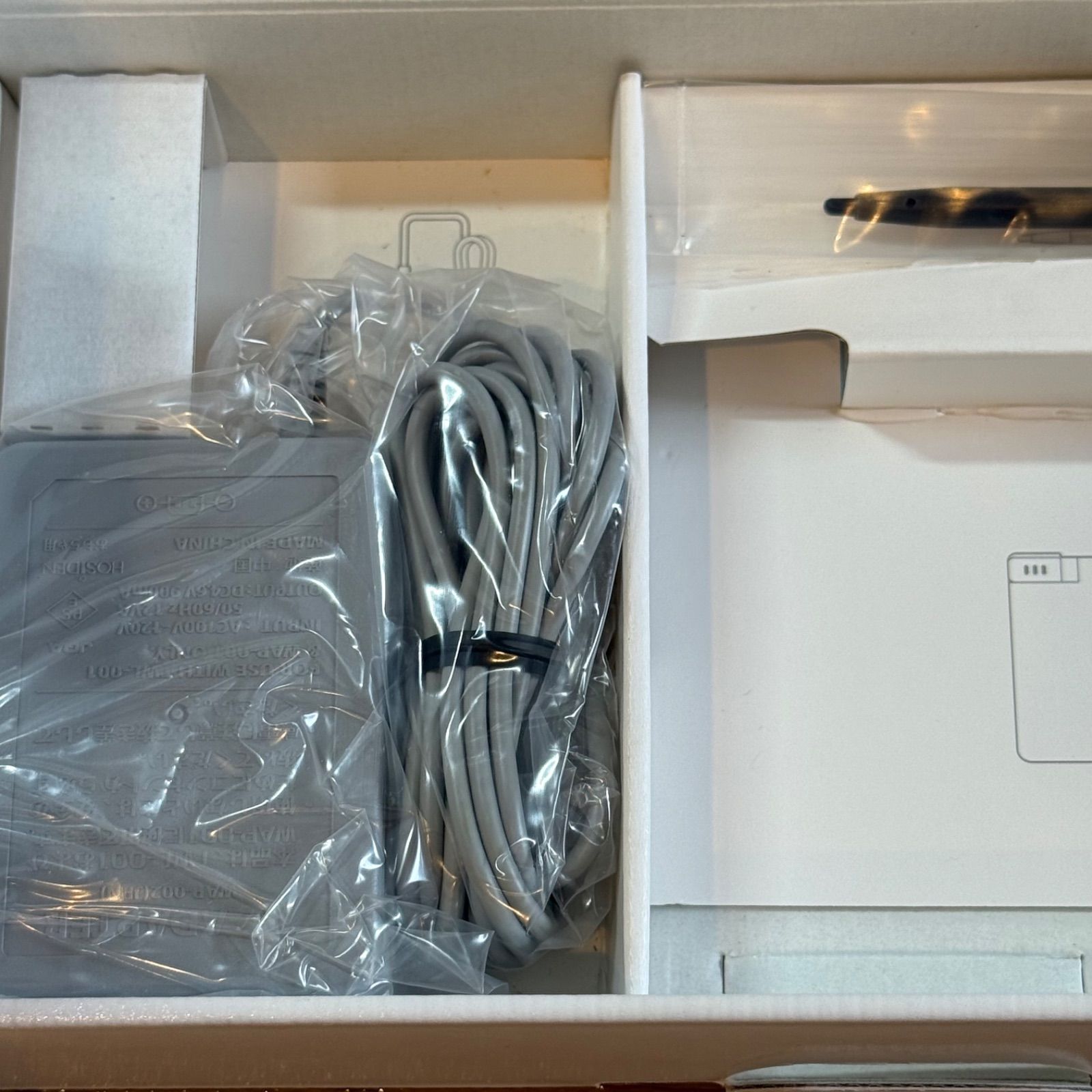 9-017【ほぼ未使用】ニンテンドーDSi ゼクロムエディション 箱