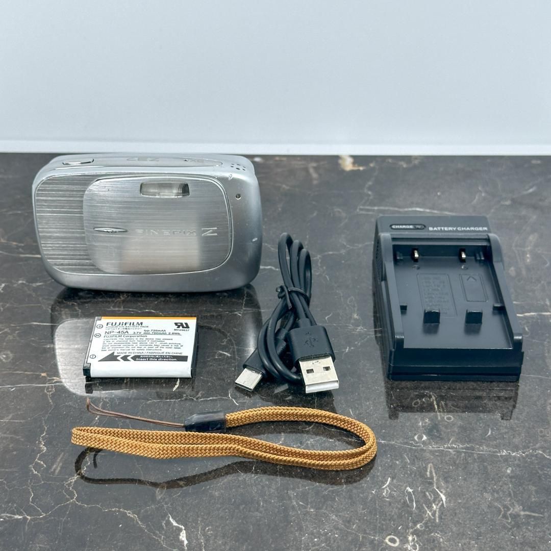 FUJIFILM FINEPIX Z37 シルバー 富士フイルム ファインピックス コンパクトデジカメ デジタルカメラ コンデジ カメラ 動作品 コンパクトサイズ 簡単操作 定番カラー レトロデジカメ