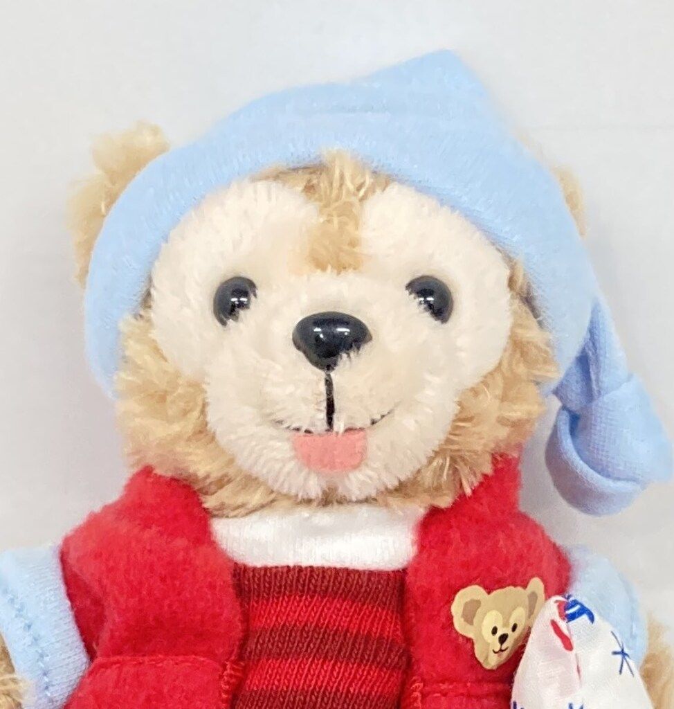 【新品未使用】ディズニー ダッフィー パジャマ ぬいぐるみバッジ パジャマ姿がかわいい！東京ディズニーシー”ダッフィー