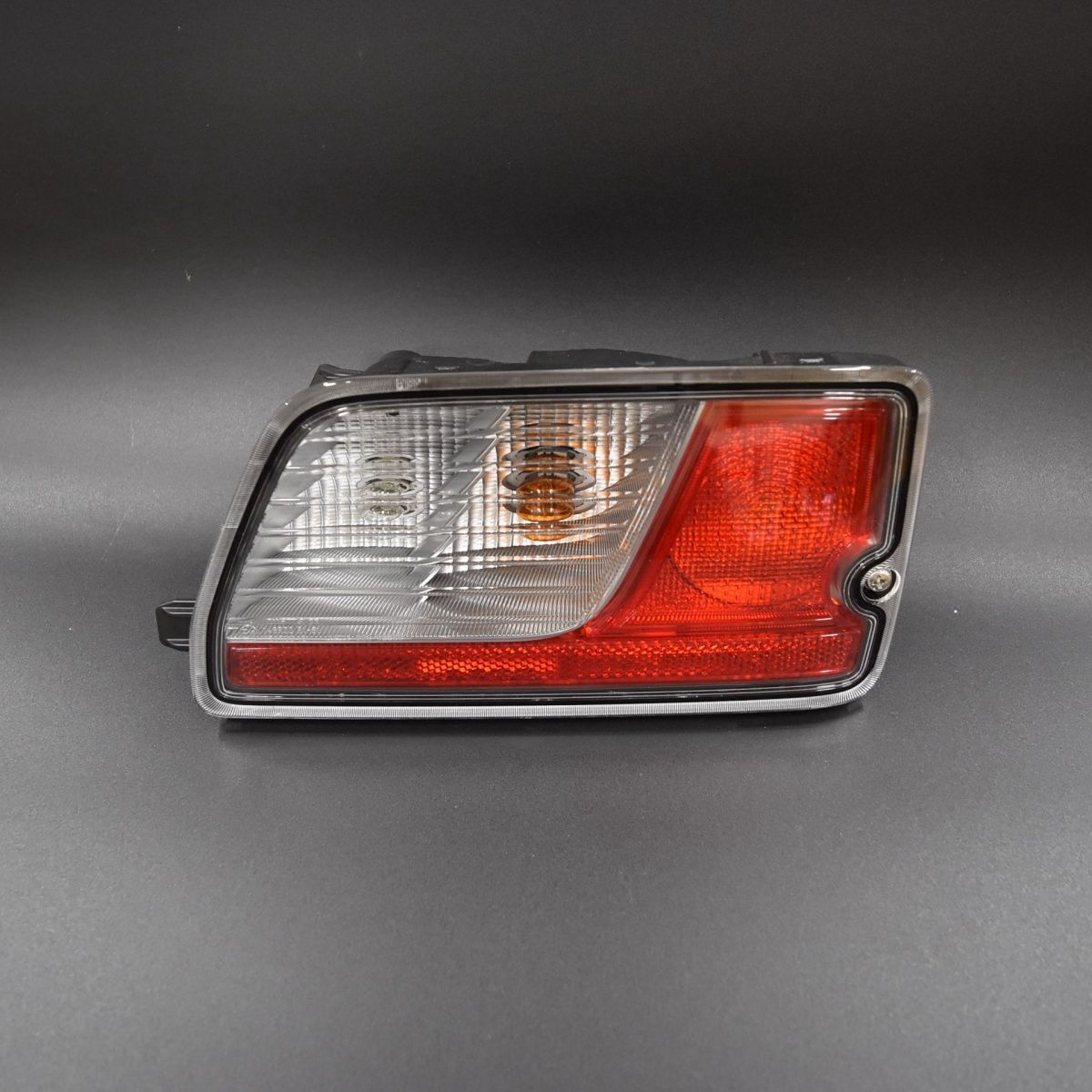 ダイハツ ハイゼットカーゴ 純正パーツ テールレンズ R S700V S710V用