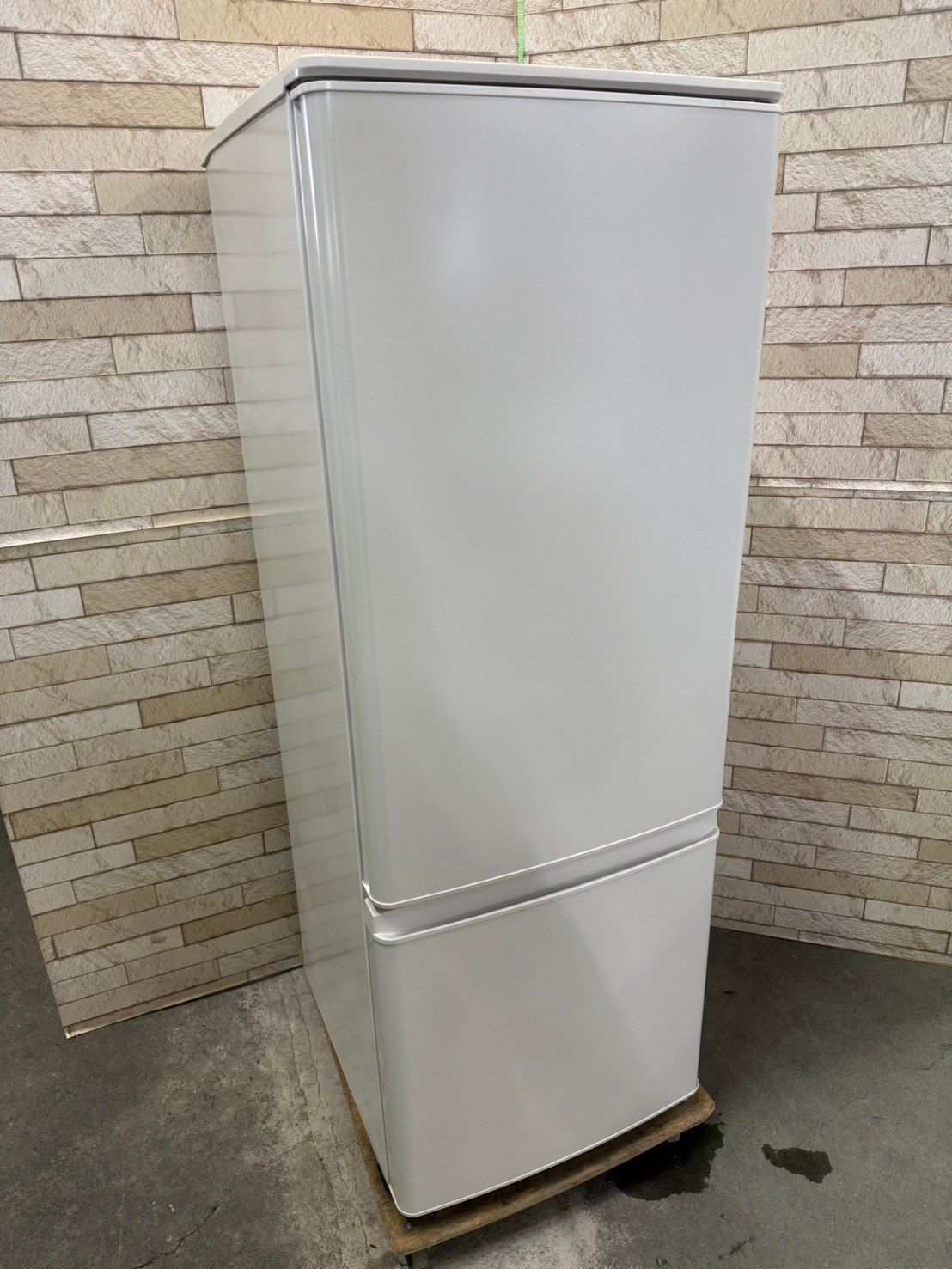 【美品】大阪送料無料★3か月保障付き★2022年★MR-P17H-W★R-557 GU公式 | ブラフィールクロップドアメリカンスリーブタンクトップ
