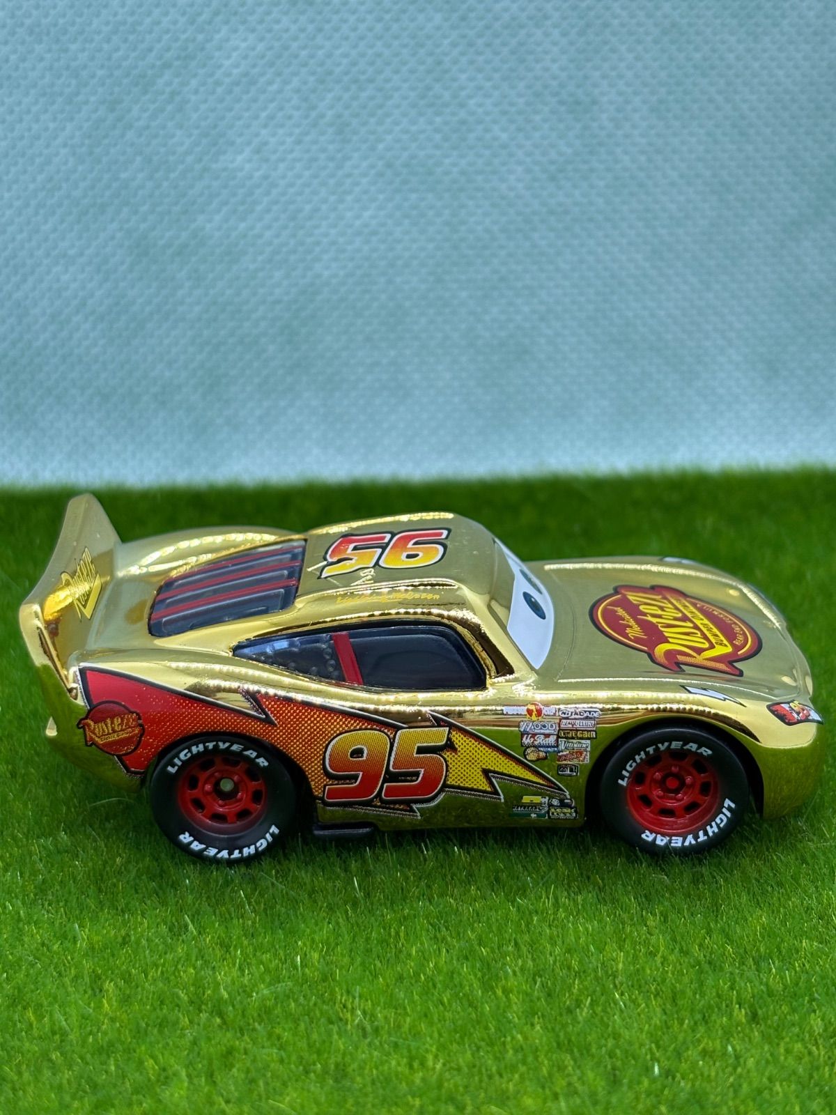 新品】カーズ ミニカー ライトニングマックィーン95 ゴルド 金 - メルカリ
