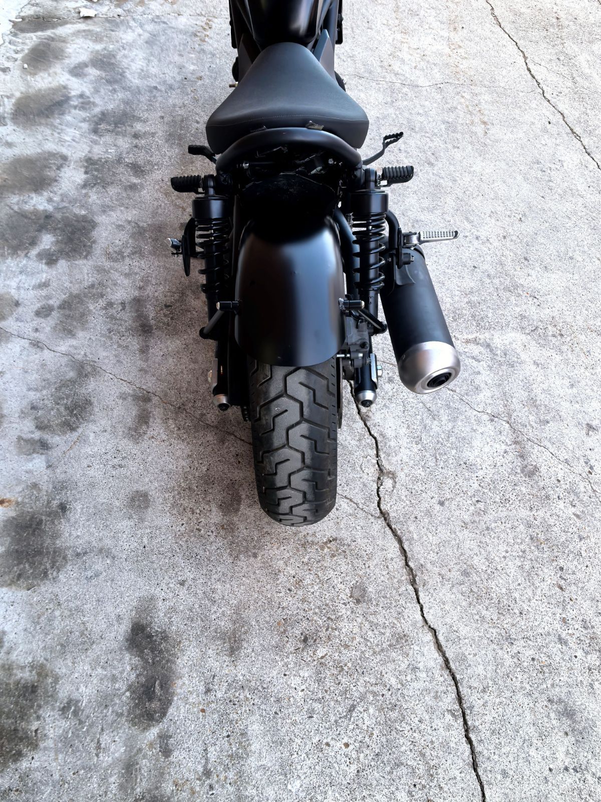 美品レブル１１００ホンダ純正ノーマルリヤ・リアフェンダーガンメタルブラック ケイファクトリーREBEL1100（ホンダ レブル1100）注目のオール