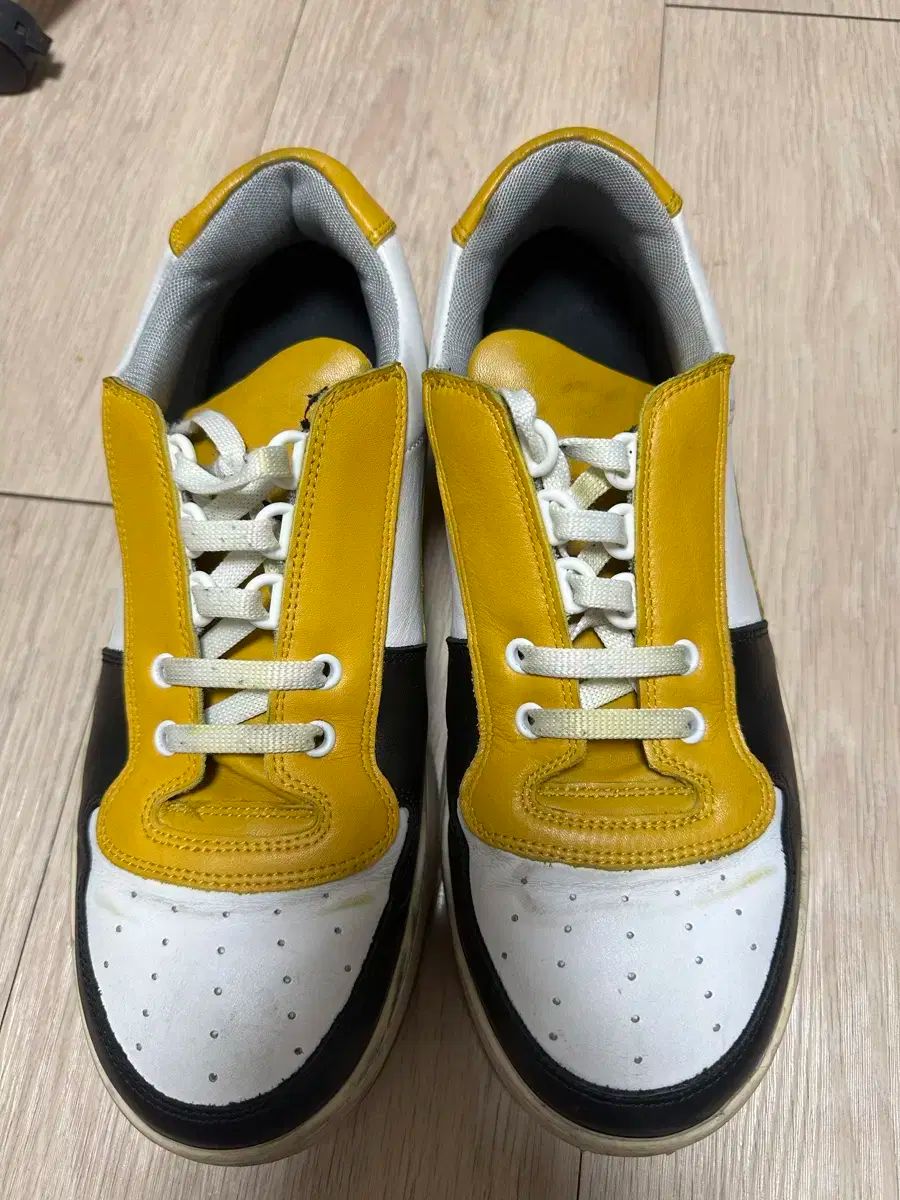 美品✨ UGG アグ マリン メガ レース （22.5㌢） 厚底 スニーカー UGG