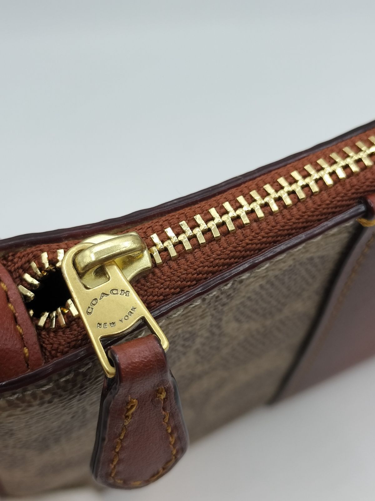 良品 629 コーチ ポーチ シグネチャー キャンバス ボルドー 未使用に近い】 コーチ COACH ポーチ シグネチャー キャンバス