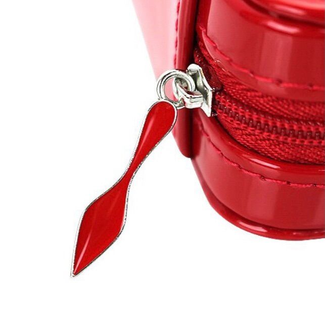 レッドコスメポーチ