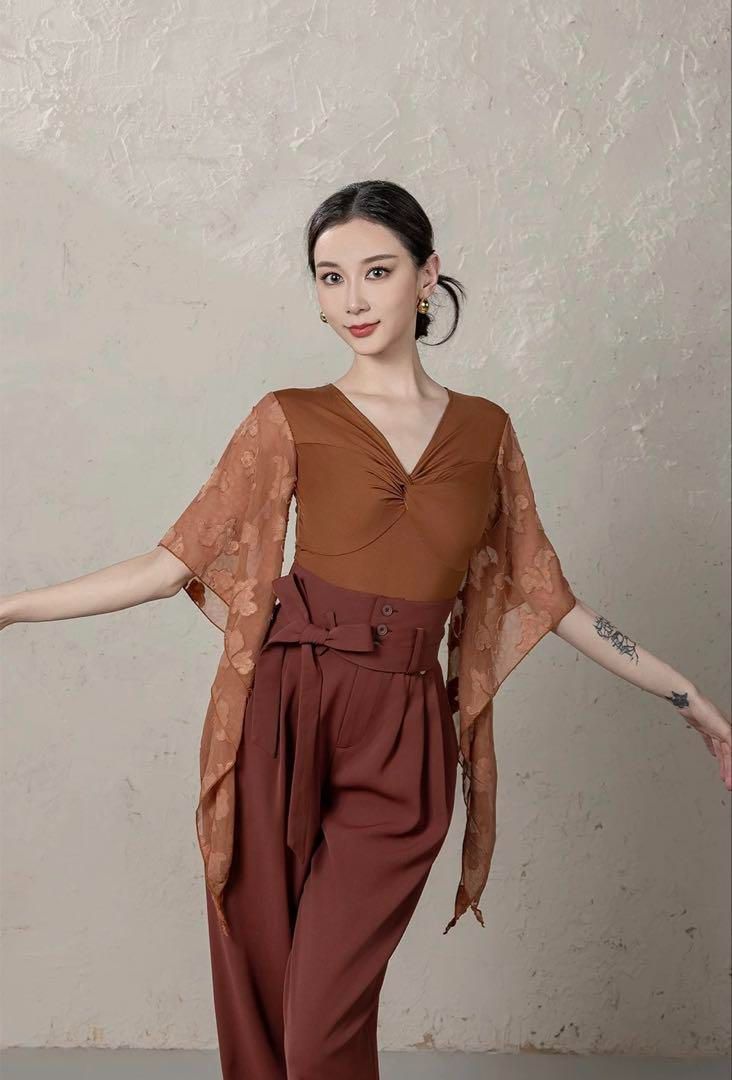 【残りわずか】 新品 25新作裾のボタンで2wayに使える綺麗めパンツ☆ダンス練習 社交ダンス