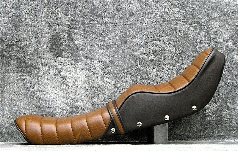 GS400鋲打ち 茶皮 新アンコ タックロールシート あんこ抜き ローダウンシート ブラウンGS400E鉄板 段シート へっぽこ社長 外装 ボタン