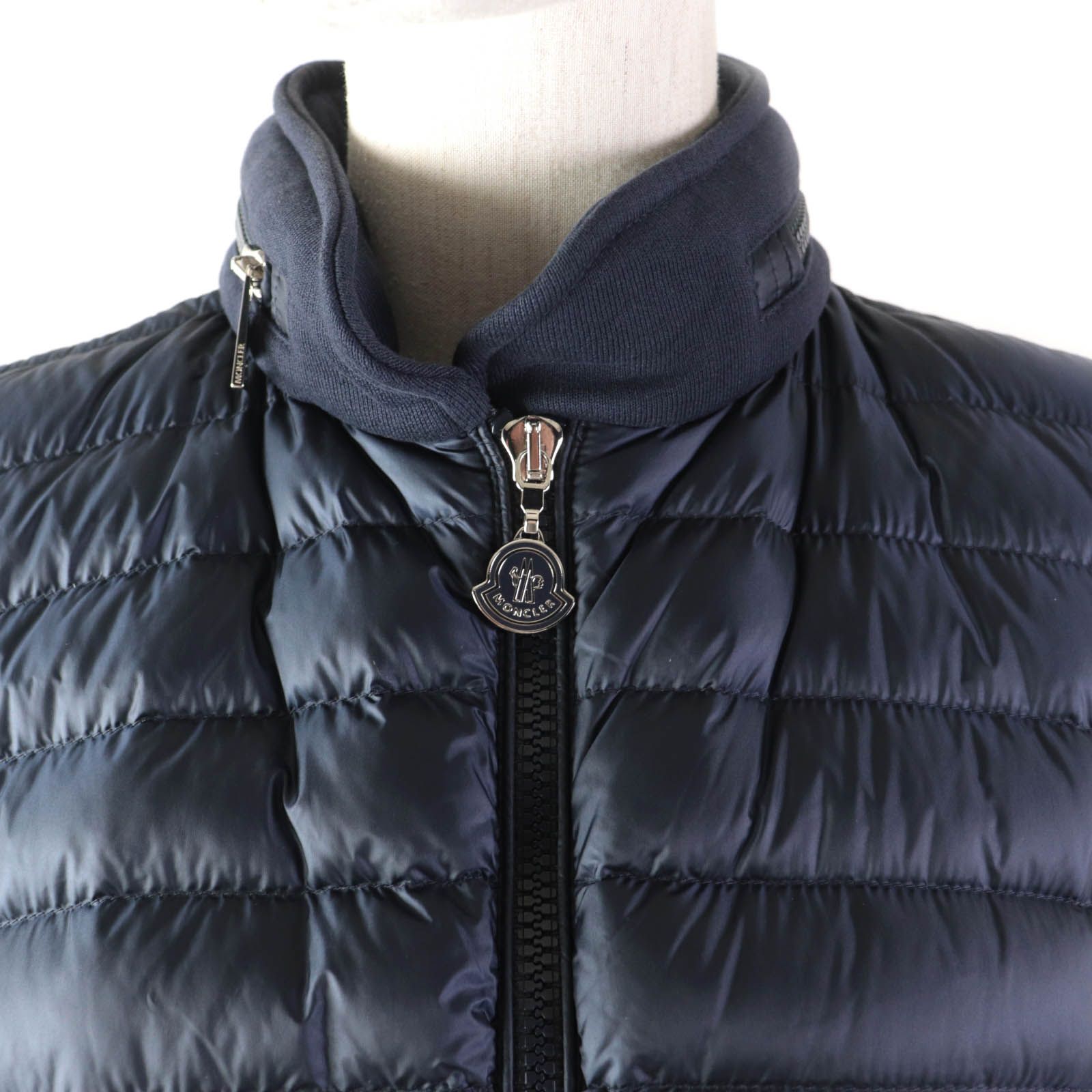 美品☆MONCLER モンクレール MAGLIA GILET マグリア ジレ フード・ロゴZIP付 裾フリル ニット切替 ダウンベスト ネイビー S  ブルガリア製 正規品 レディース - メルカリ