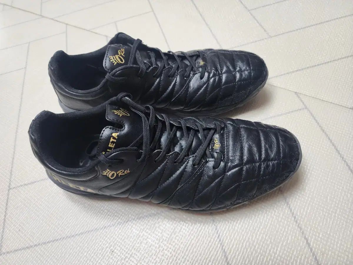 【雷市場（ポンジャン）商品韓国直送】ATHLETA(アスレタ) サッカーシューズ 280 サイズ