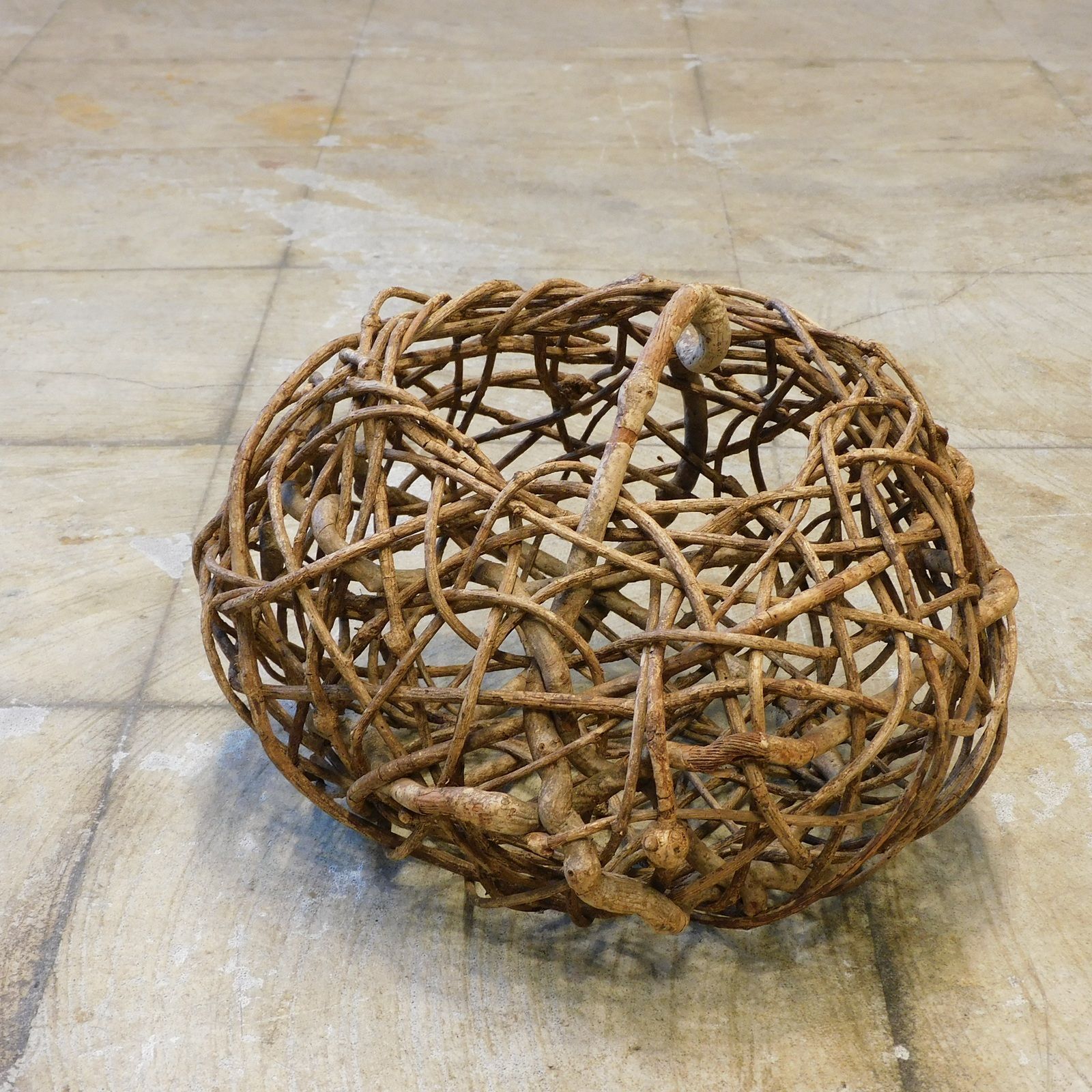 ふるいあけび編みの籠 花籠 HK-a-05630 | 古道具 古民芸 花籠 見立て花器 花瓶 フラワーベース カゴ 掛け花 掛花 民藝
