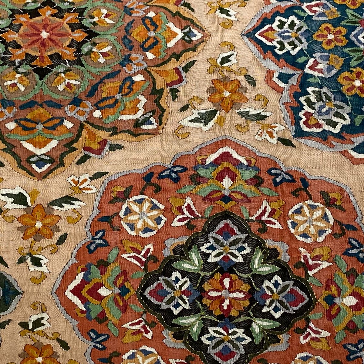 袋帯 華文 草花 金糸 ピンクベージュ お太鼓柄 正絹