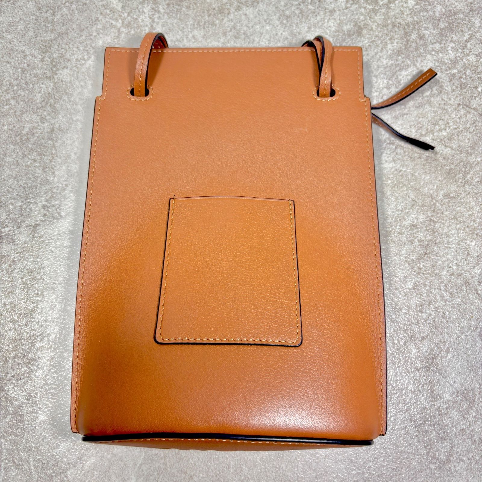 LOEWE ロエベ ダイスポケット レザー ショルダーバッグ ブラウン LOEWE ロエベ ダイスポケット レザー ショルダーバッグ ブラウン