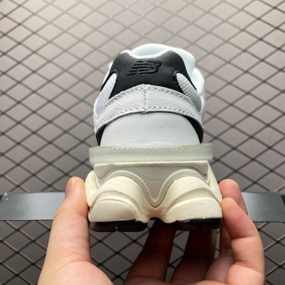 WHITE|BLACK