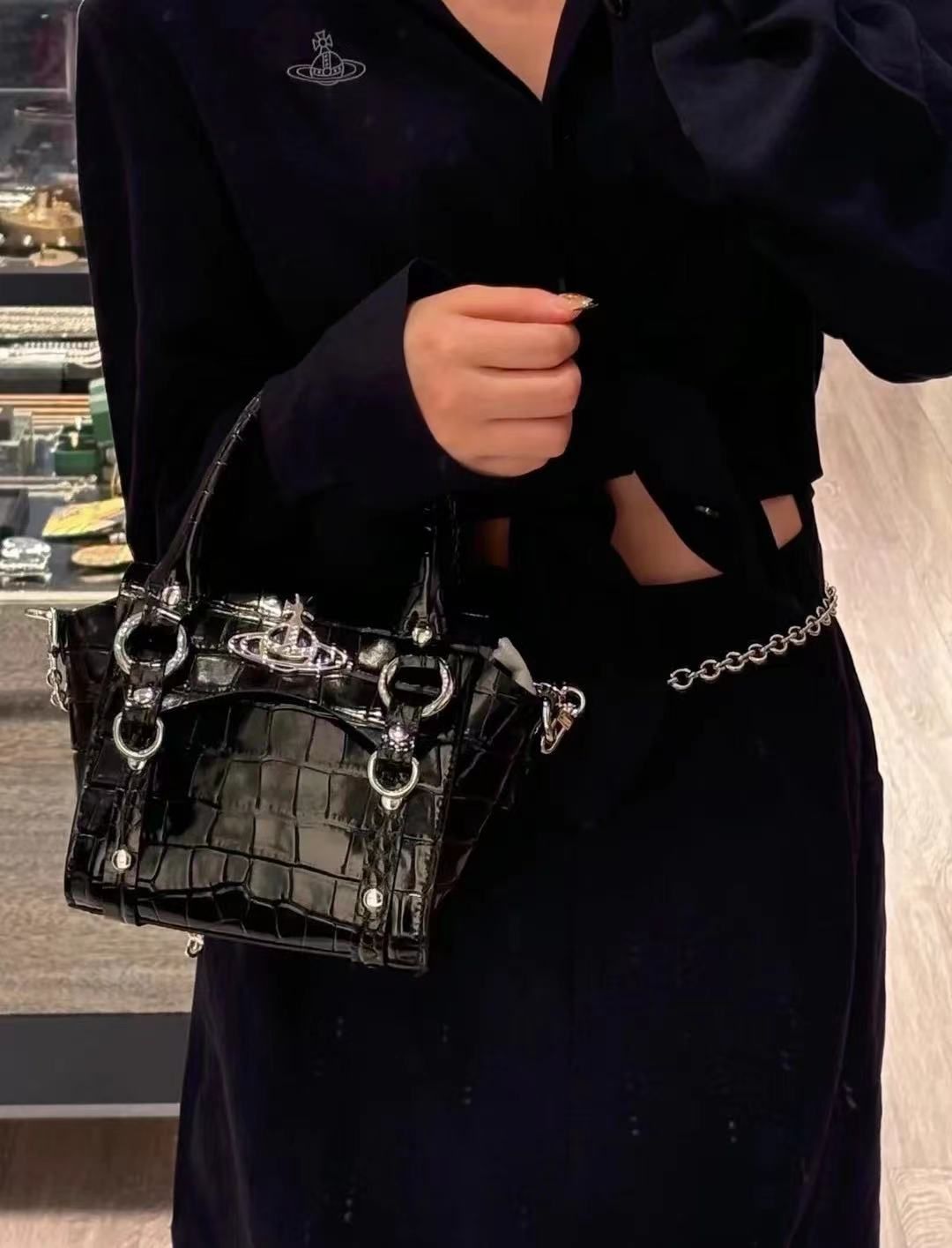 美品 Vivienne Westwood BETTY ヴィヴィアン ウエストウッド ハンドバッグ クロスボディバッグ ショルダーバッグ トートバッグ ブラック レディース ファッション