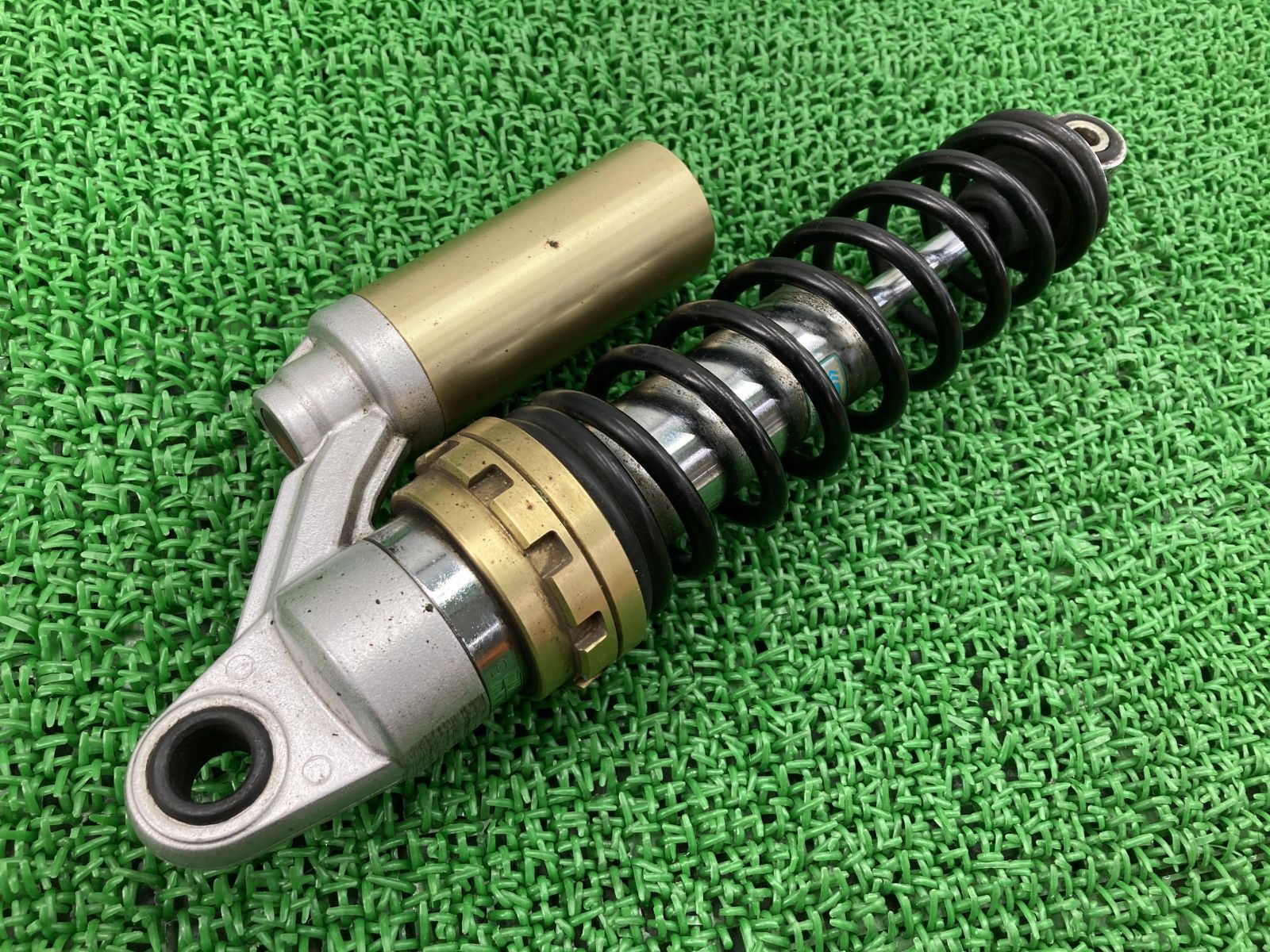 【美品】CB400SFバージョンS リアサスペンション MY9-891 ホンダ 純正 バイク 希少 SHOWA ショーワ リアショック 金 黒 スーパーフォア CB400SFバージョンS リアサスペンション MY9-891 ホンダ 純正